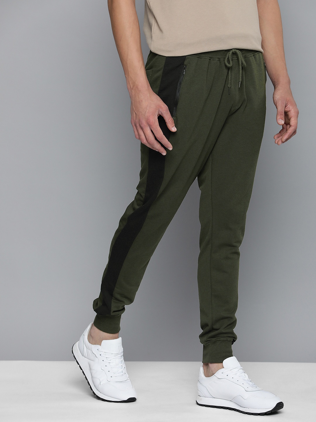 

Harvard Men Solid Joggers with Side Stripes, Olive