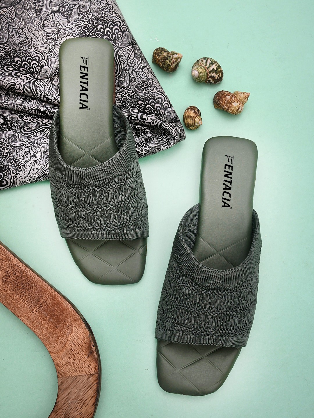 

Fentacia Women Green Textured Open Toe Flats
