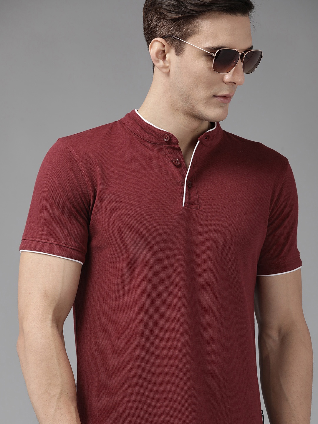 

Roadster Men Burgundy Pure Cotton Solid T-shirt