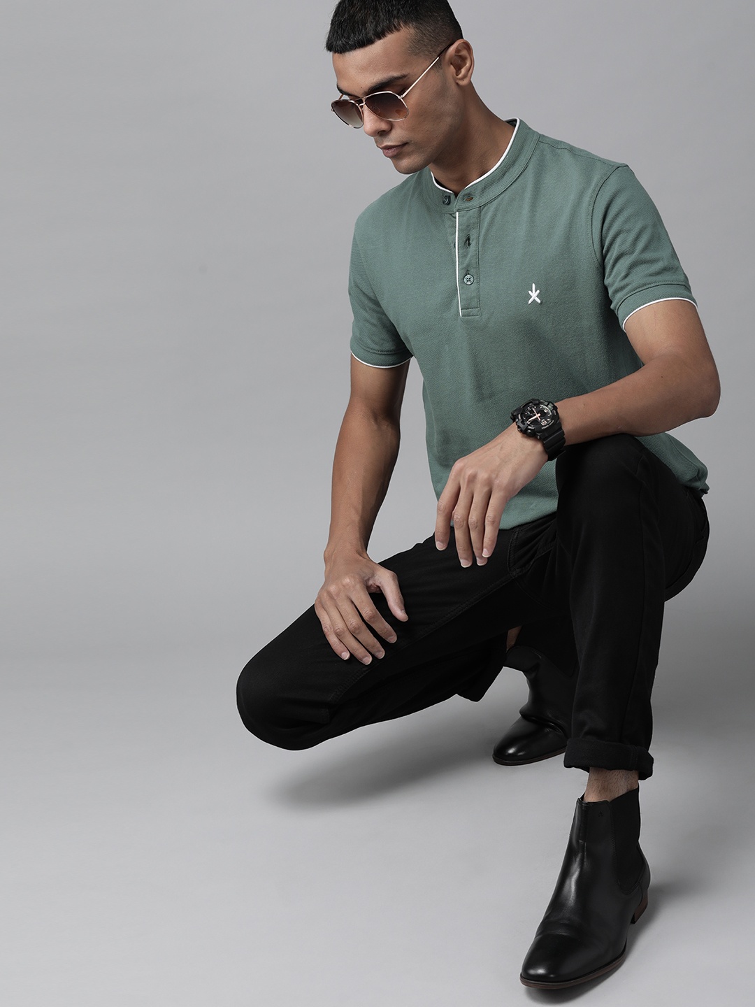 

Roadster Men Teal Mandarin Collar T-shirt