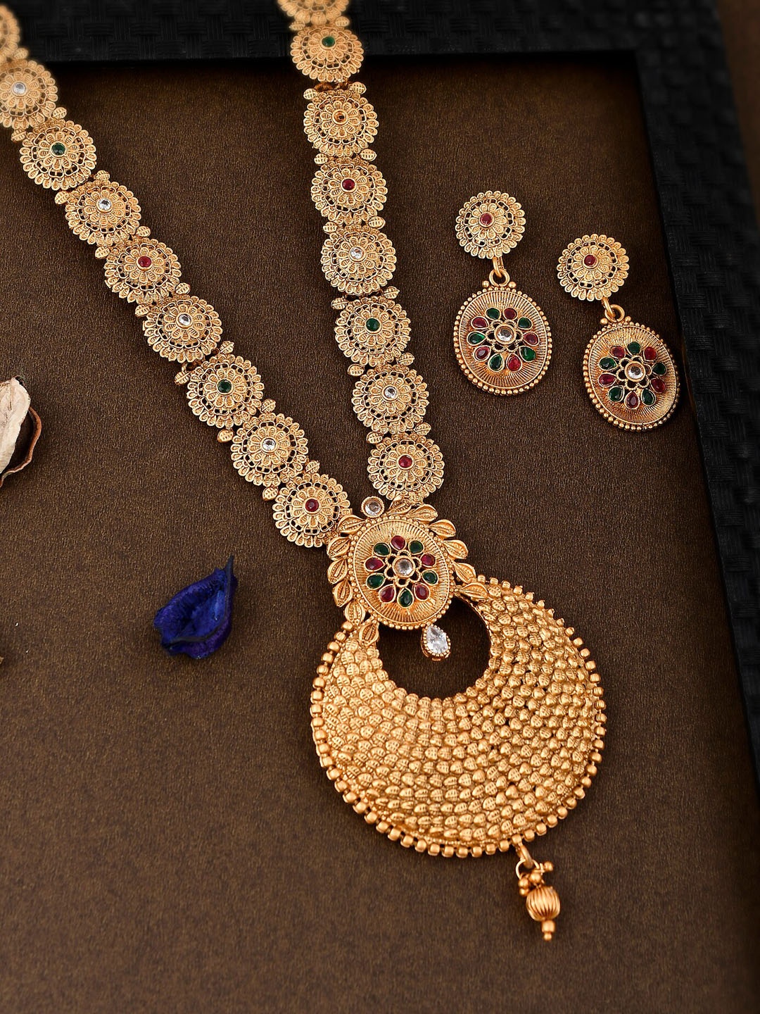 

Shoshaa Gold-Plated Gold Stone Studded Jewellery Set