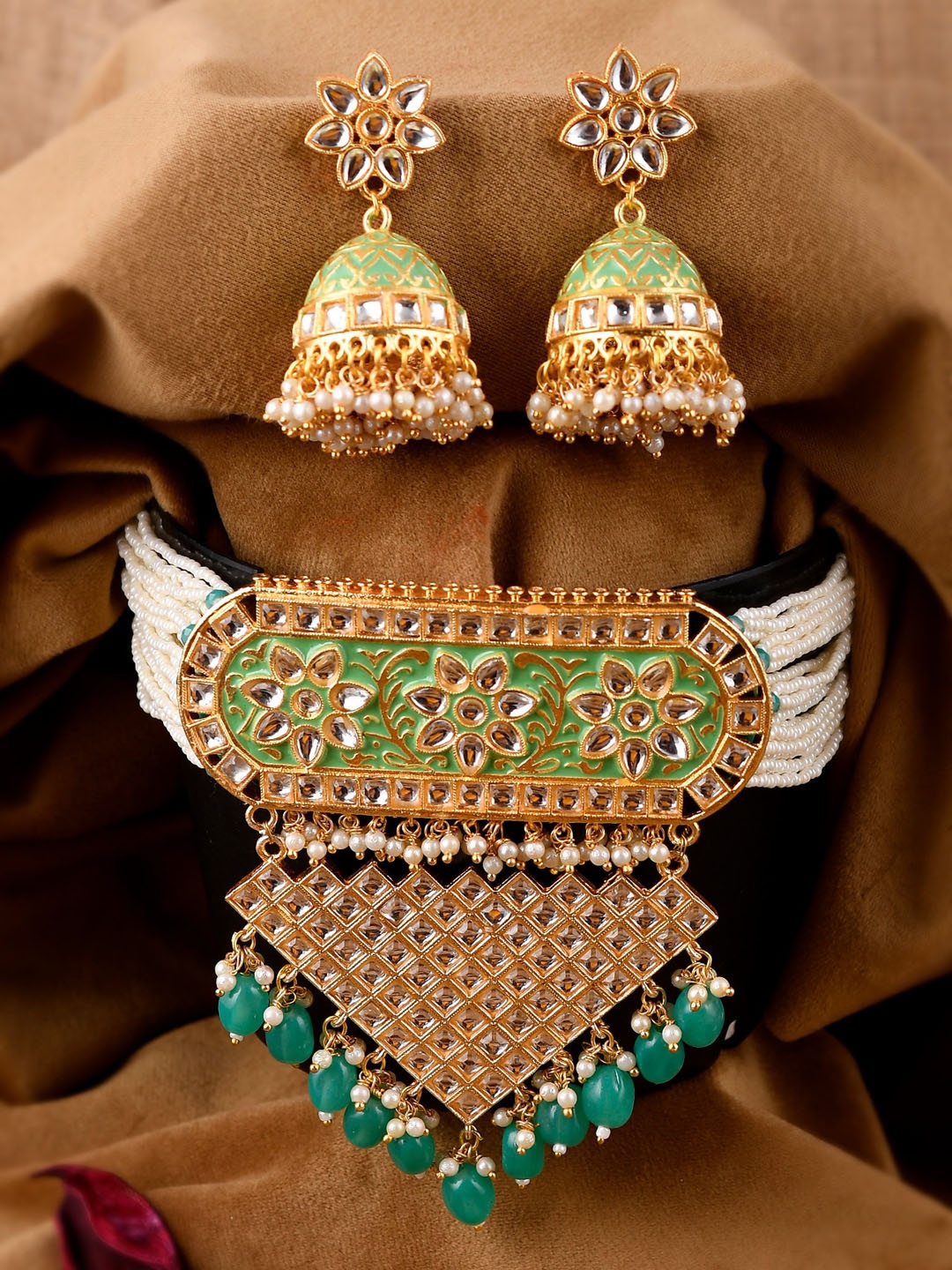 

Shoshaa Gold-Plated Green Kundan Studded & Pearl Beaded Jewellery Set