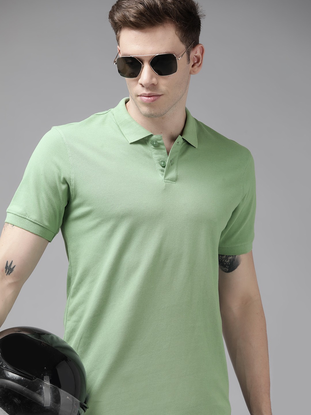 

Roadster Men Green Pure Cotton Solid Polo Collar T-shirt