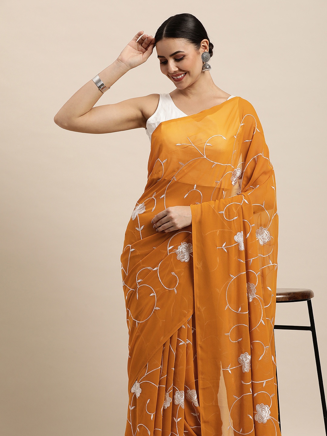 

DIVASTRI Mustard Yellow & White Ethnic Embroidered Saree