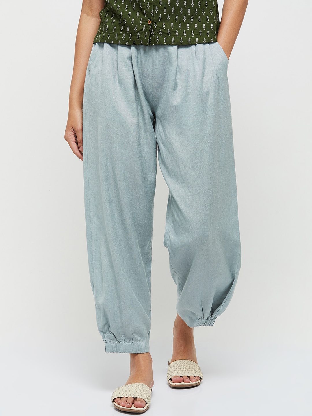 

max Women Blue Pleated Joggers Trousers