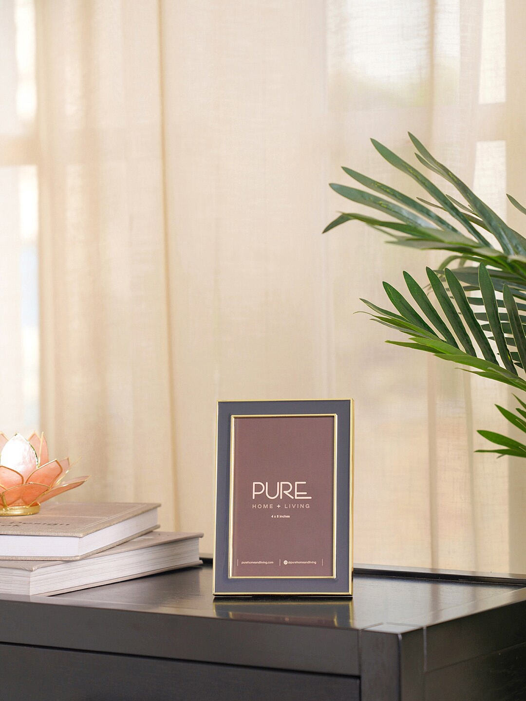 

Pure Home and Living Gold-Toned & Grey Solid Photo Frames