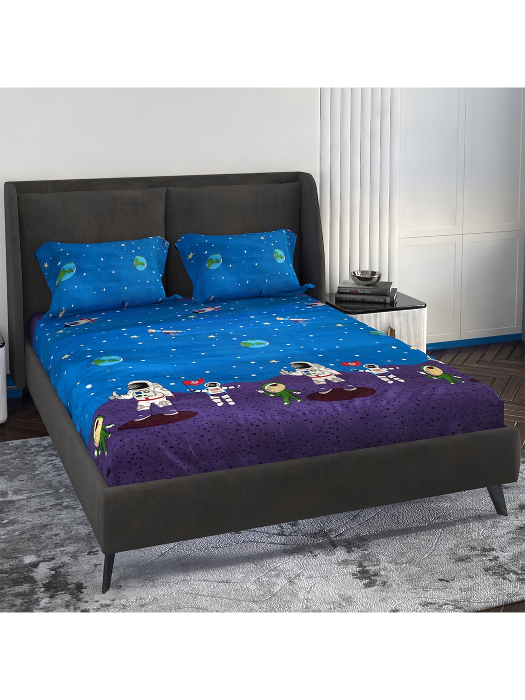 

LABHAM Blue & White Graphic 180 TC King Bedsheet with 2 Pillow Covers