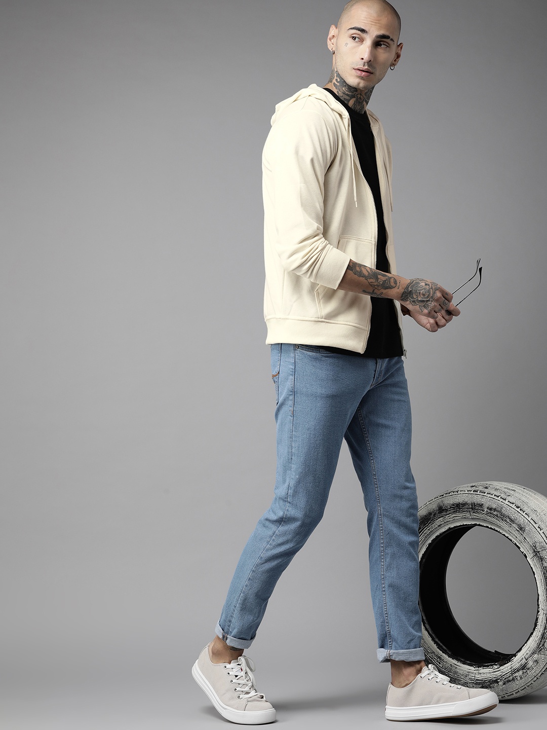 

The Roadster Lifestyle Co. Men Solid Hooded Sweatshirt, Cream