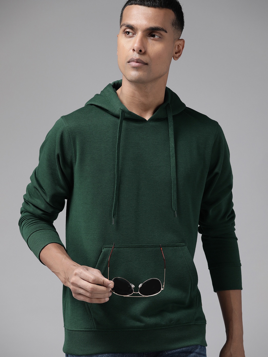 

The Roadster Lifestyle Co. Men Solid Hooded Sweatshirt, Green