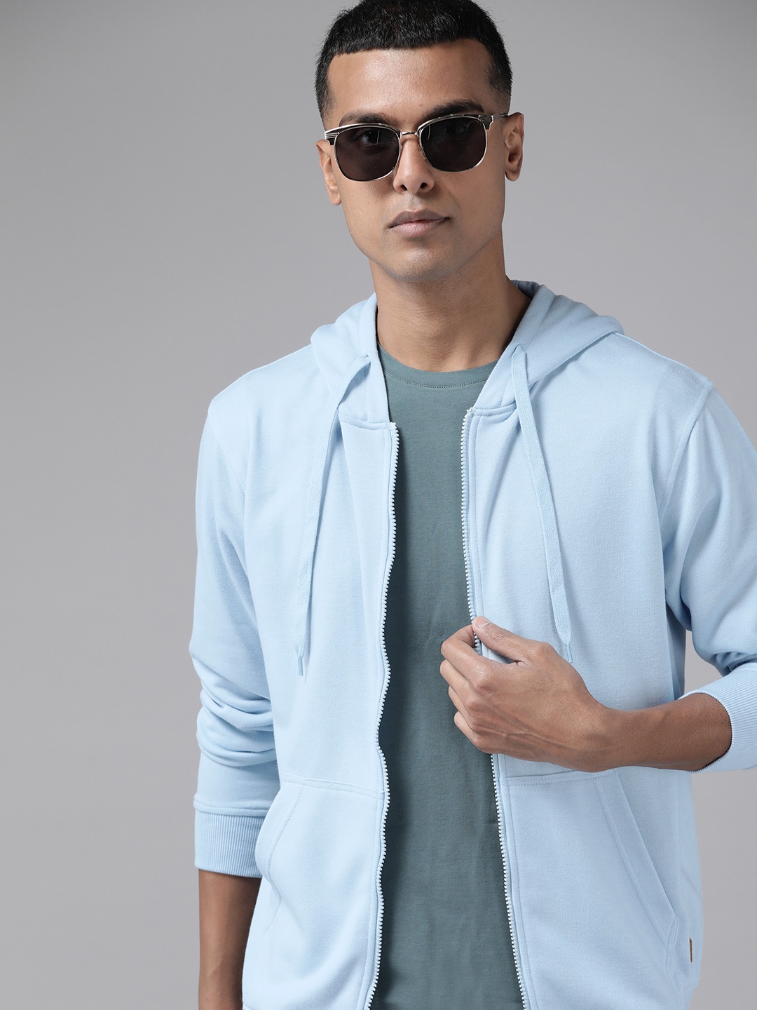 

The Roadster Lifestyle Co. Men Hooded Sweatshirt, Blue