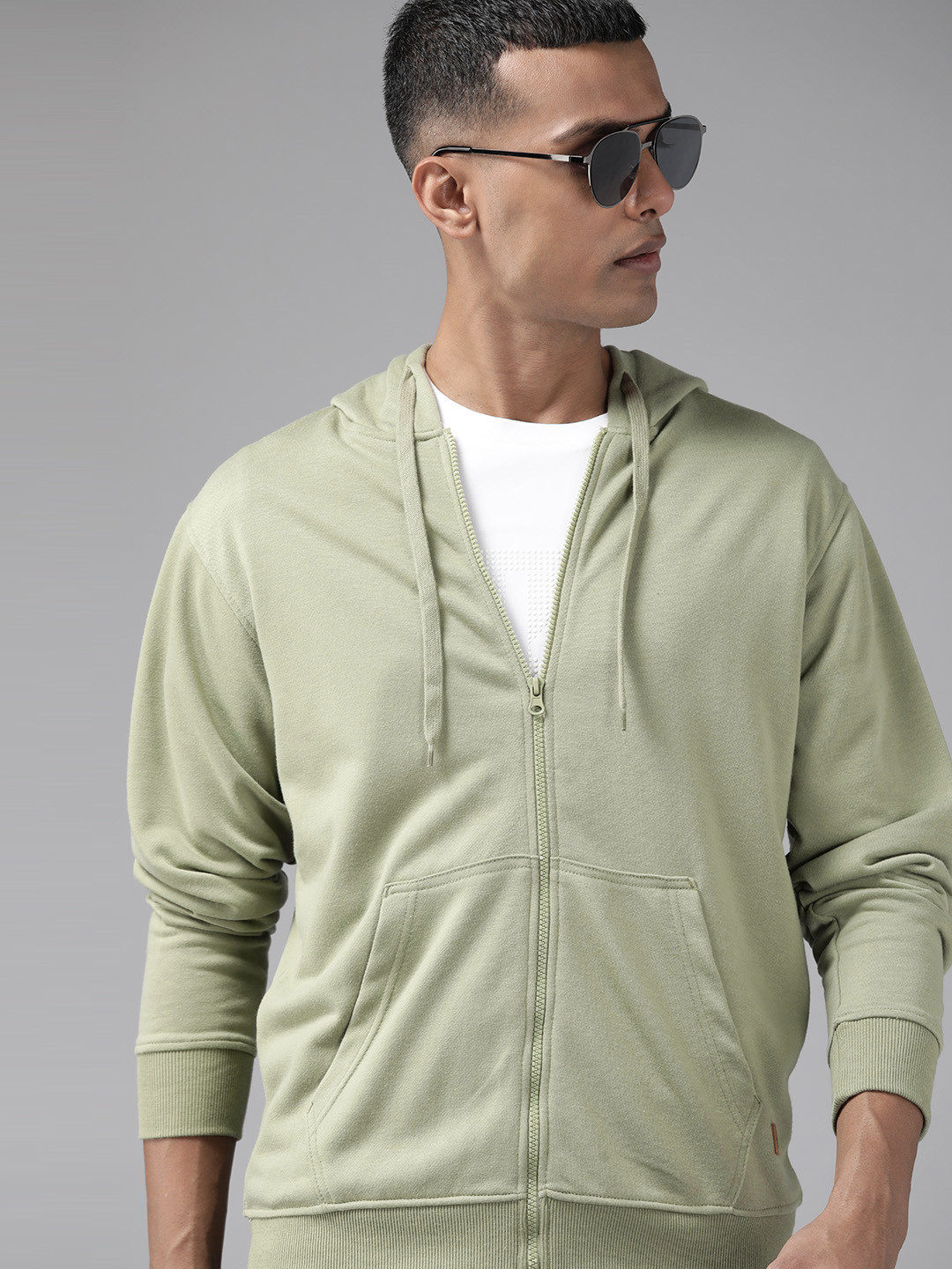 

The Roadster Lifestyle Co. Men Hooded Sweatshirt, Green