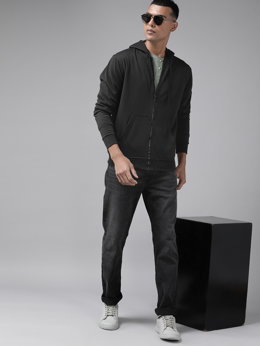 

The Roadster Lifestyle Co. Men Hooded Sweatshirt, Black