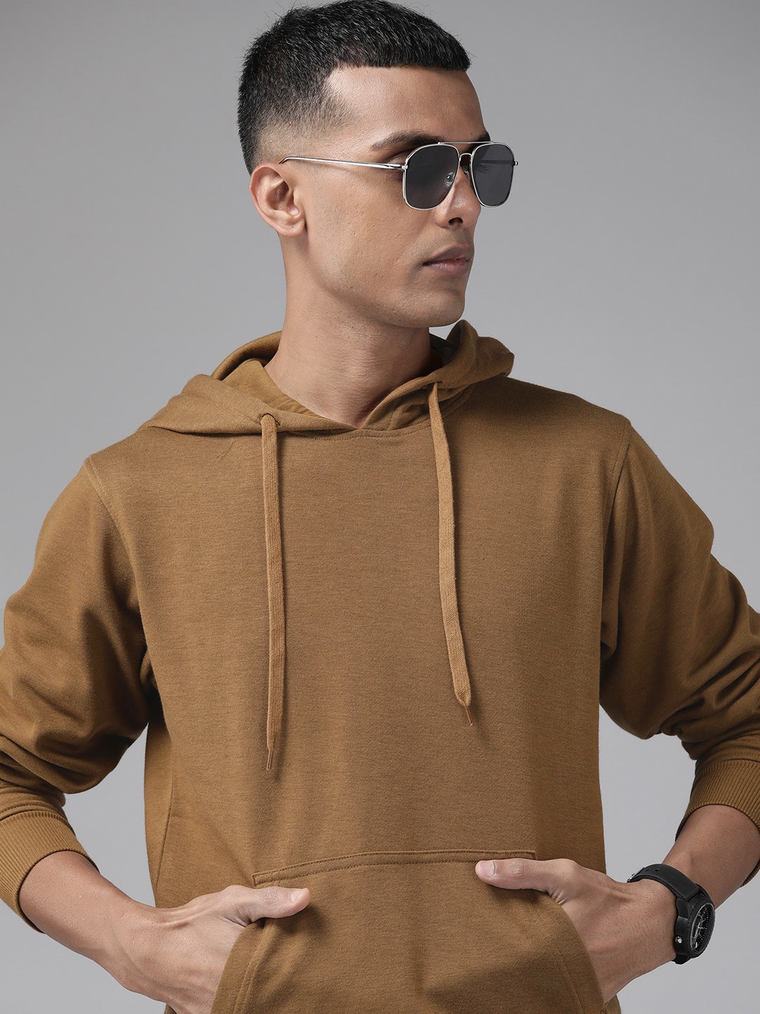 

The Roadster Lifestyle Co. Men Solid Hooded Sweatshirt, Mustard