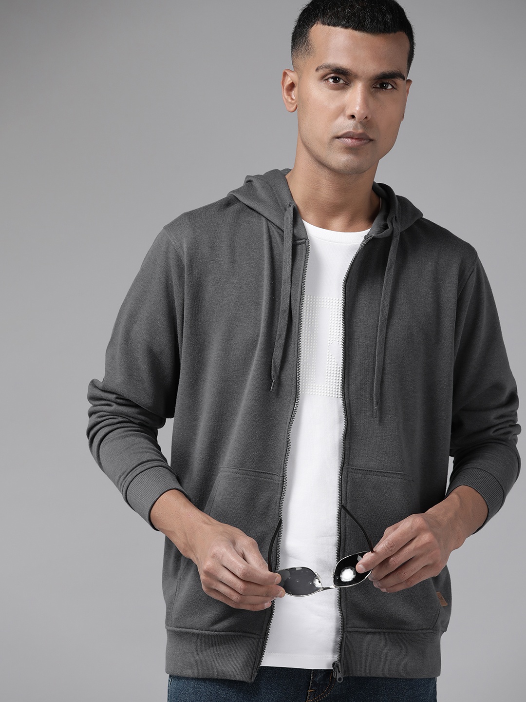 

The Roadster Lifestyle Co. Men Hooded Sweatshirt, Charcoal