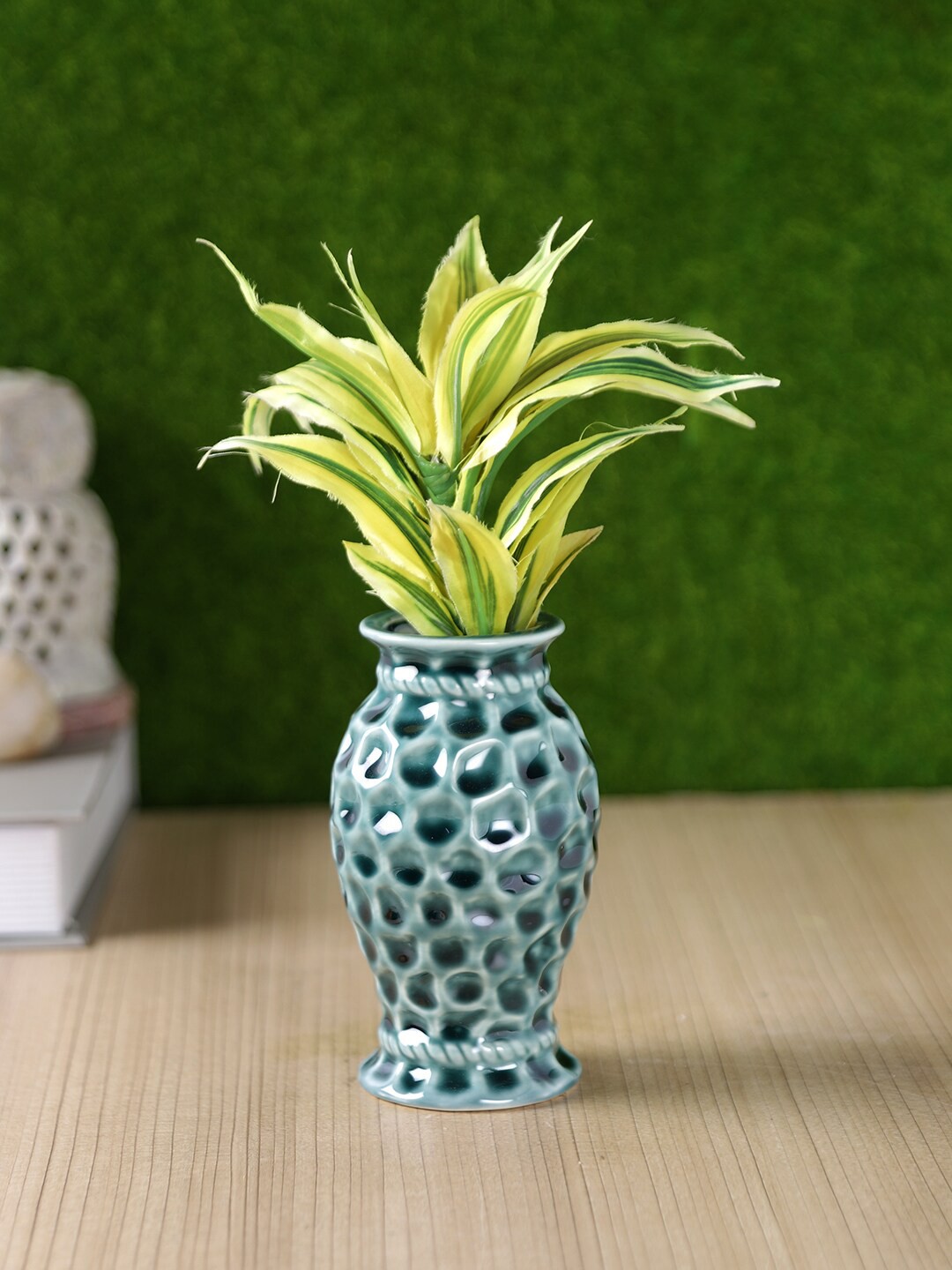 

TAYHAA Blue Textured Ceramic Vases