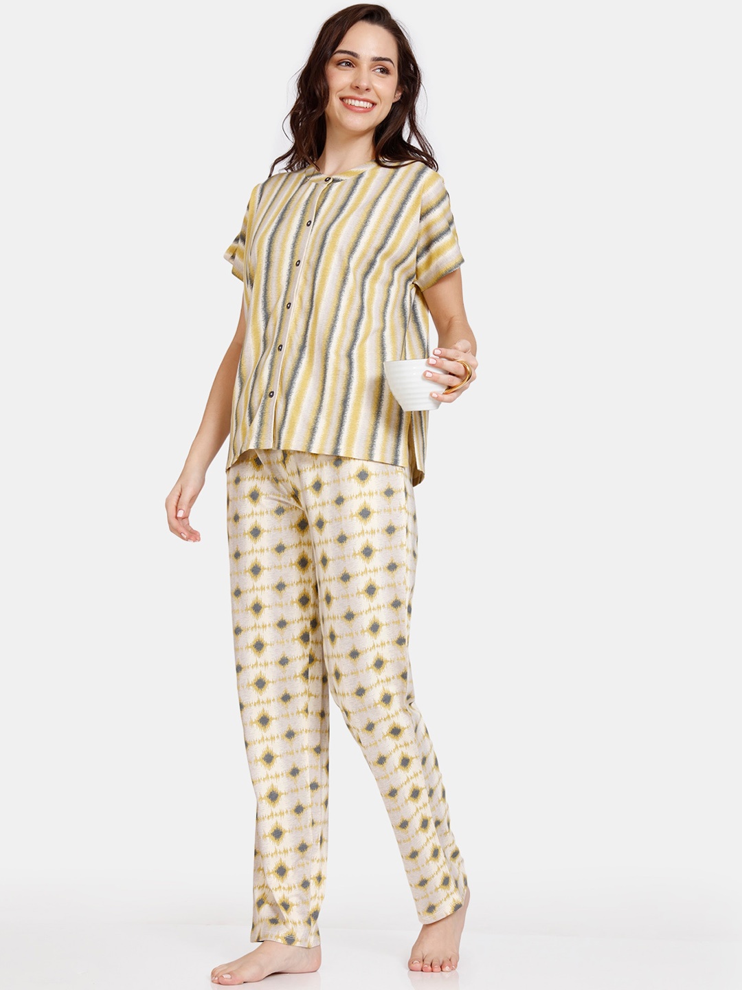 

Zivame Women Beige & Grey Printed Night suit