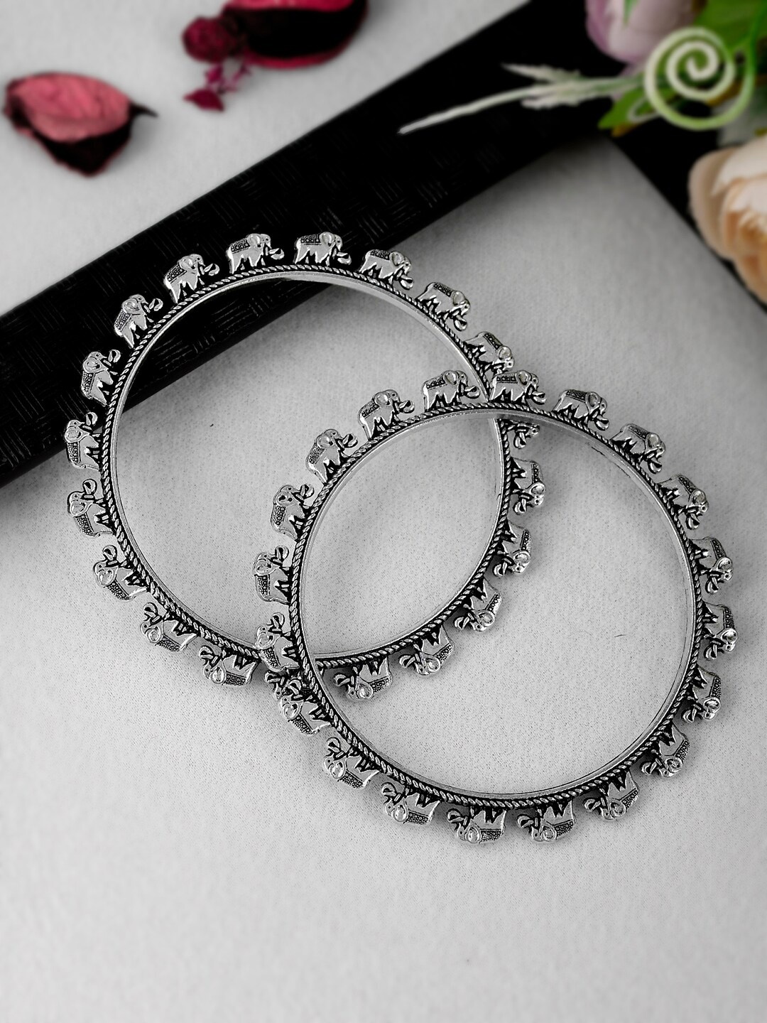 

Shoshaa Women Pack of 2 Silver-plated Oxidized Kada bangle