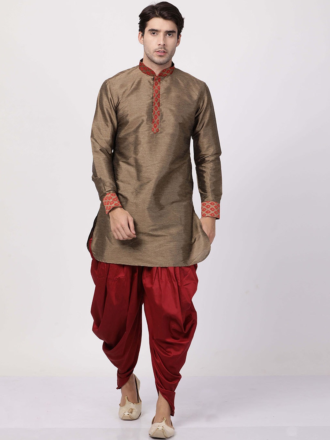 

VASTRAMAY Men Bronze-Toned Embroidered Kurta with Dhoti Pants
