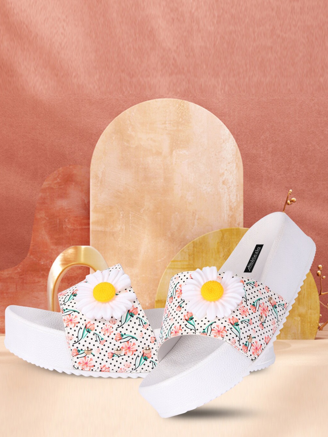 

Alishtezia Women White & Yellow Printed Sliders