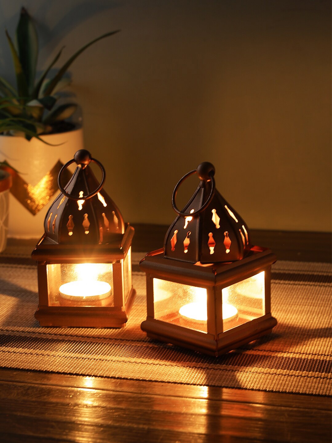 

Aapno Rajasthan Set of 2 Golden Textured Table Morrocan Lantern, Gold