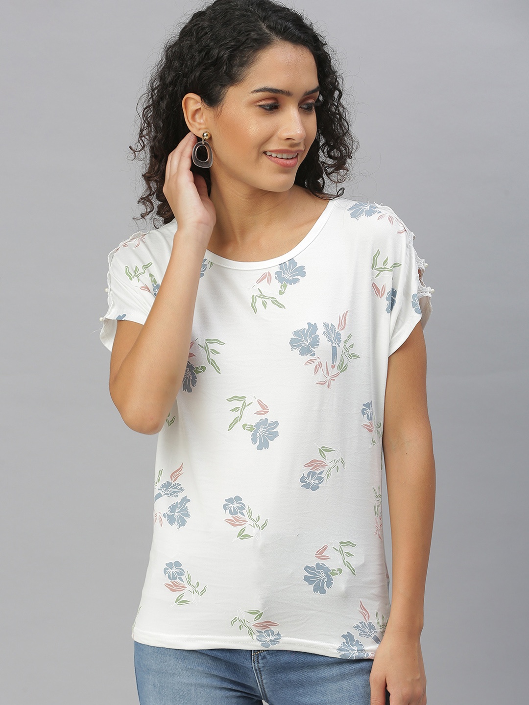 

SHOWOFF White & Blue Floral Printed Knitted Top