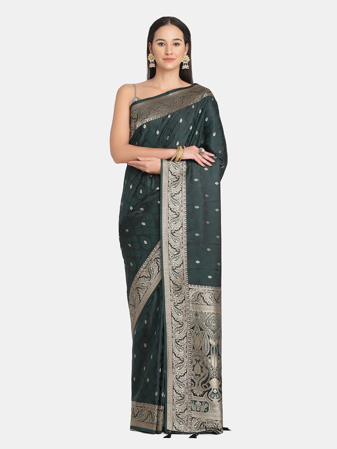 

BOMBAY SELECTIONS Green & Silver-Toned Ethnic Motifs Zari Pure Silk Banarasi Saree