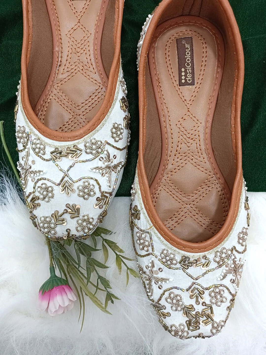 

DESI COLOUR Women White & Gold-Toned Embellished Ethnic Mojaris