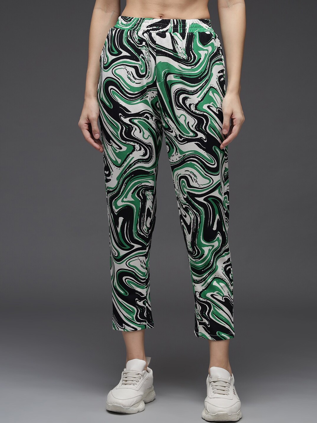 

Darzi Women Multicoloured Regular Fit Printed Cropped Relaxed Trousers, Multi