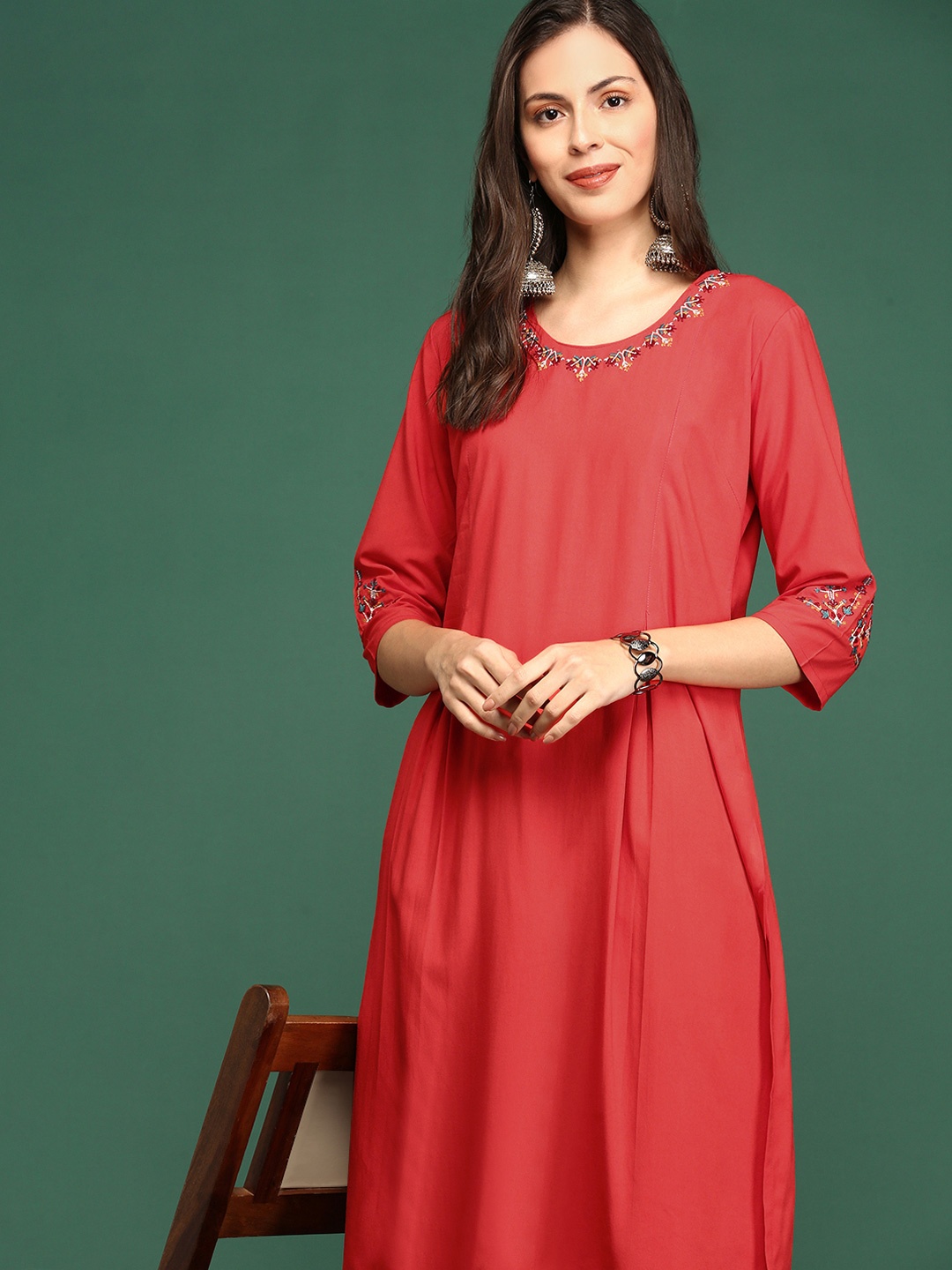 

SHOWOFF Women Red Solid Thread Work Kurta