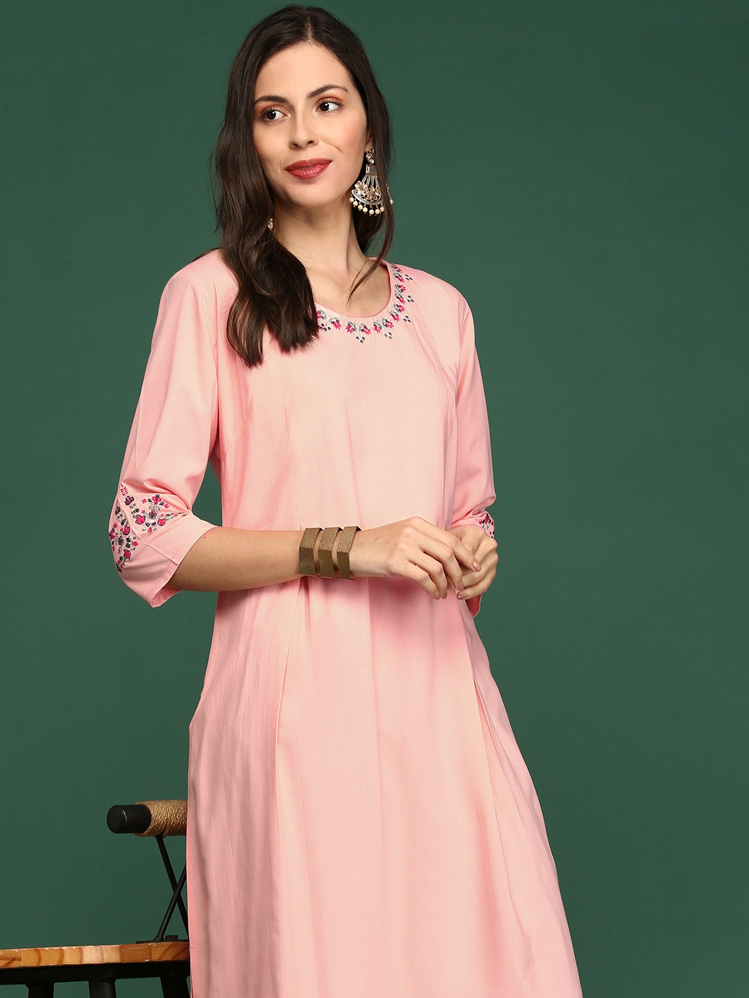 

SHOWOFF Women Peach-Coloured & Red Embroidered Thread Work Kurta
