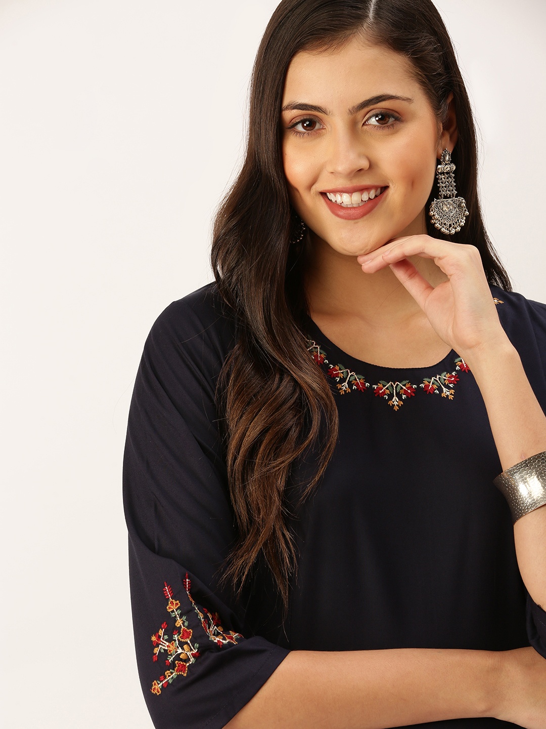 

SHOWOFF Women Navy Blue Embroidered Thread Work Kurta