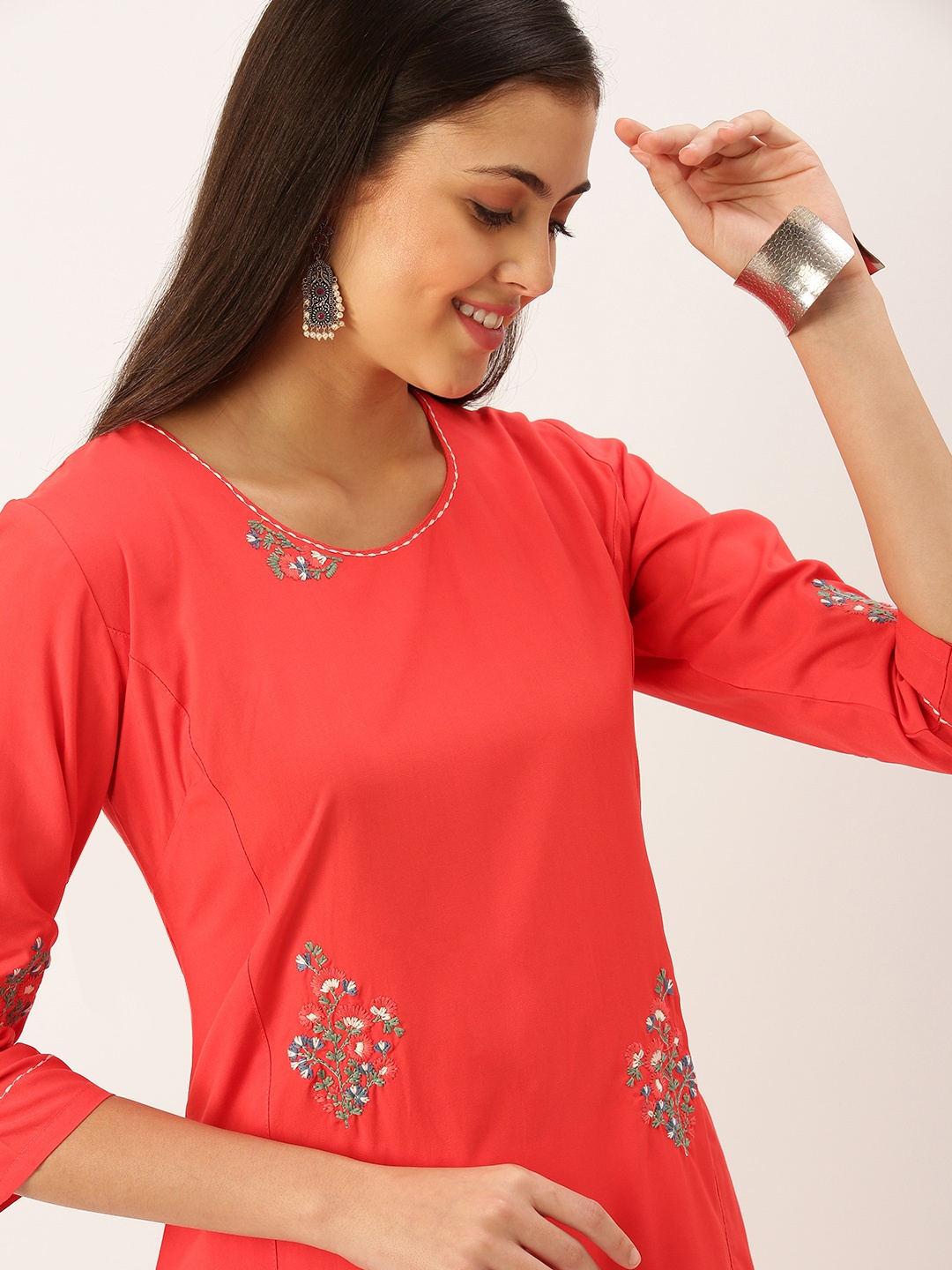 

SHOWOFF Women Red Thread Work Kurta