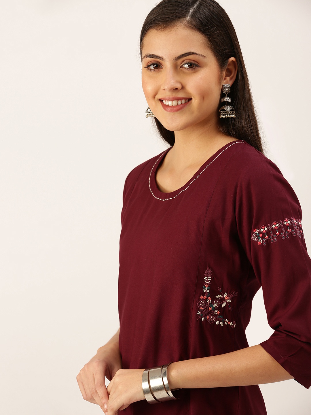 

SHOWOFF Women Magenta & Multicoloured Thread Work Floral Kurta