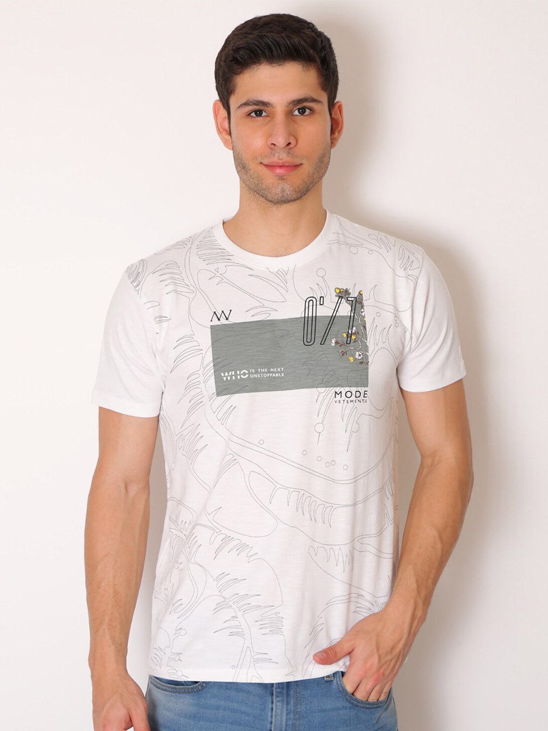 

Mode Vetements Men White & Grey Printed Slim Fit Cotton T-shirt