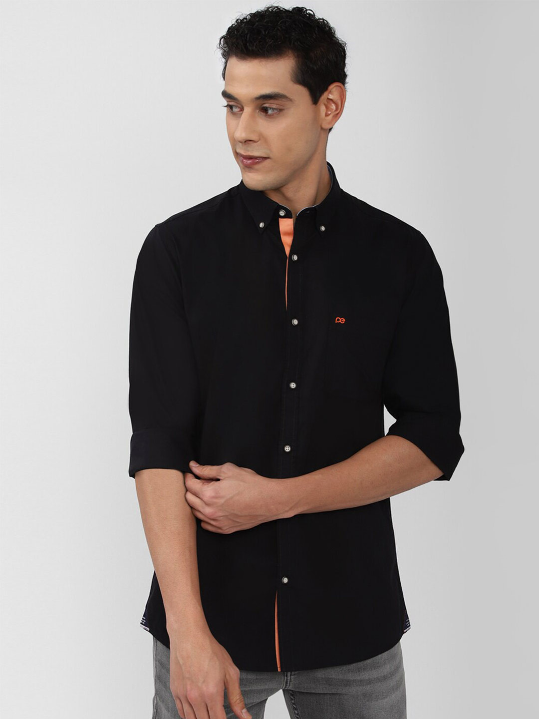 

Peter England Casuals Men Black Slim Fit Casual Shirt