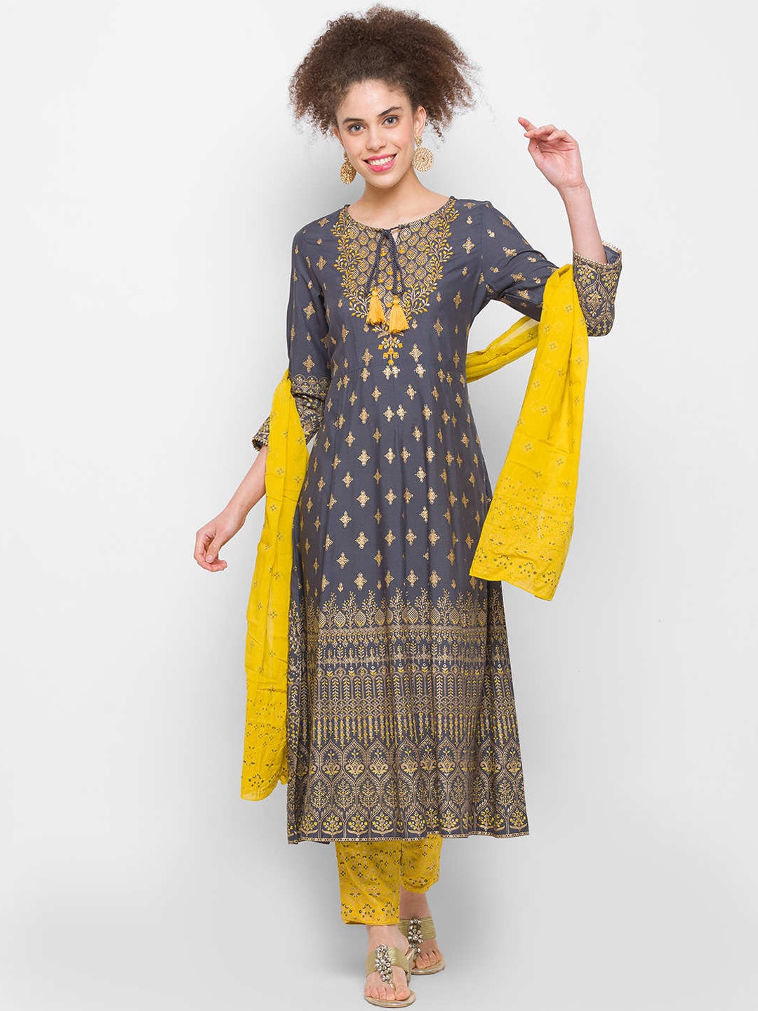 

ZOLA Women Grey Floral Embroidered Panelled Kurti with Salwar & With Dupatta