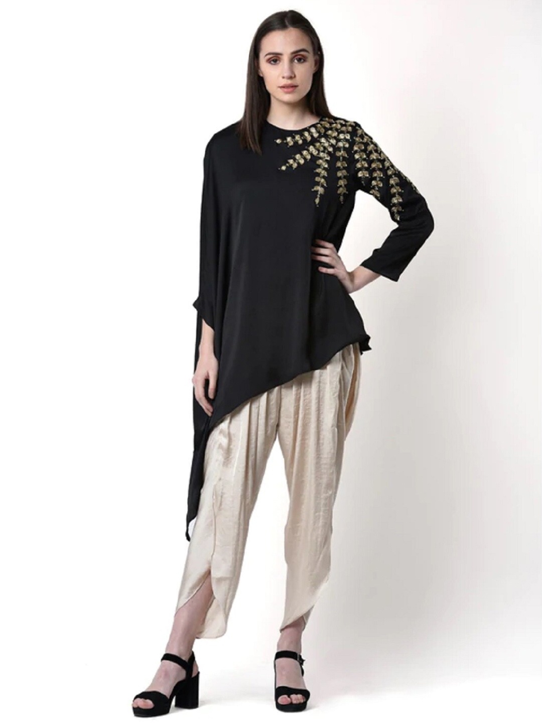 

CHIQUE Women Black Embroidered Top