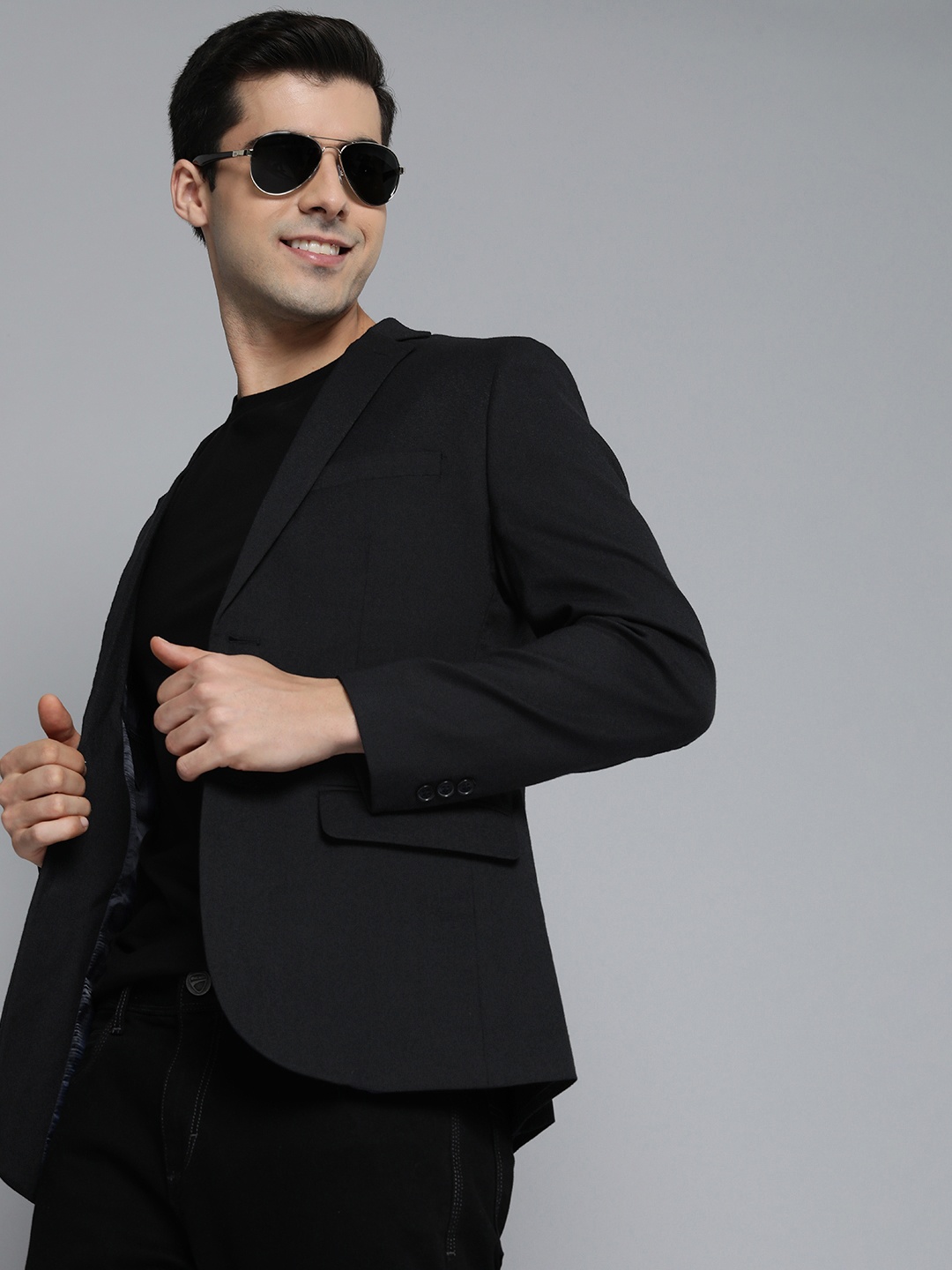 

HERE&NOW Men Black Solid Regular Fit Smart Casual Blazer