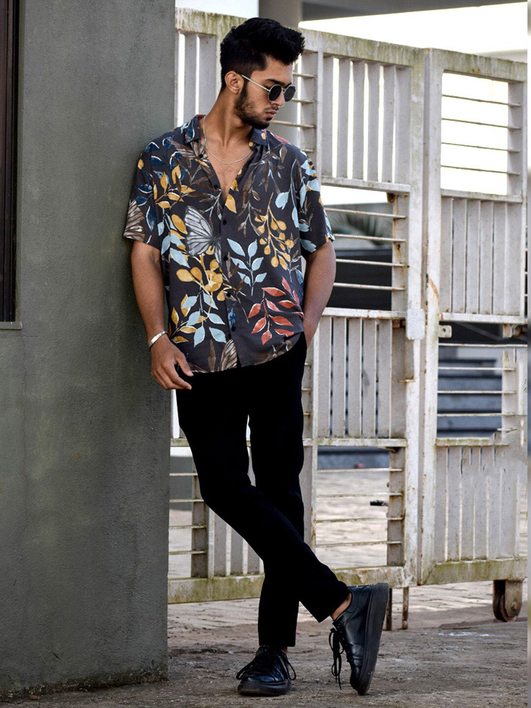 

Powerlook Men Grey & Blue Relaxed Slim Fit Floral Printed Casual Shirt