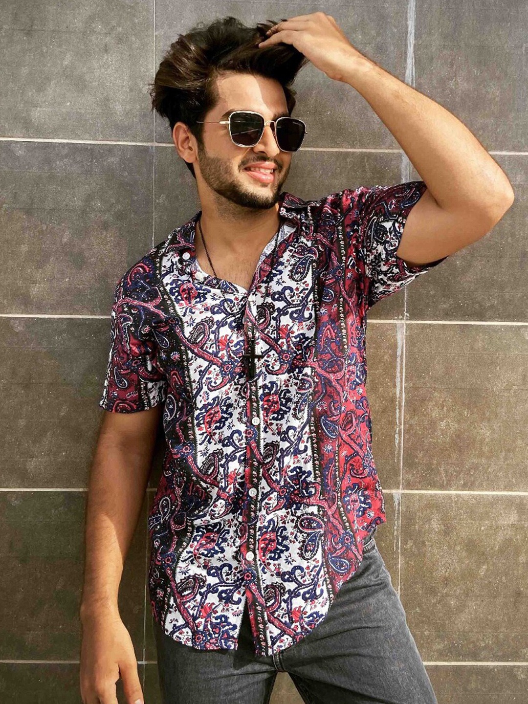 

Powerlook Men White Relaxed Slim Fit Floral Printed Casual Shirt
