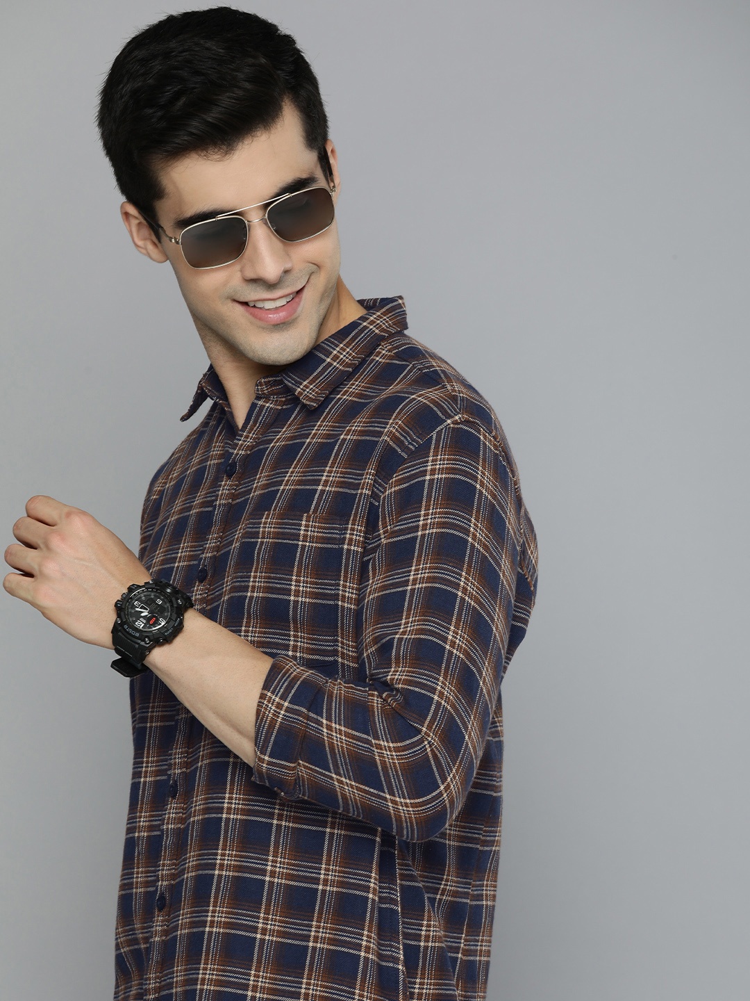 

HERE&NOW Men Brown & Navy Blue Slim Fit Checked Casual Shirt