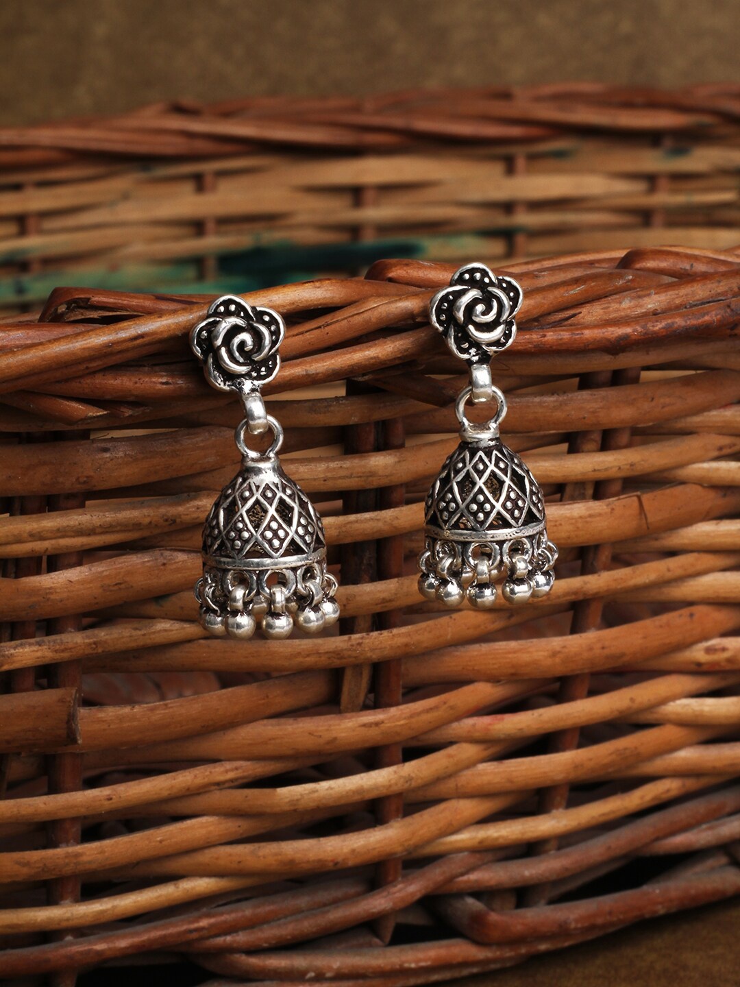 

SANGEETA BOOCHRA Silver-Toned Floral Jhumkas Earrings