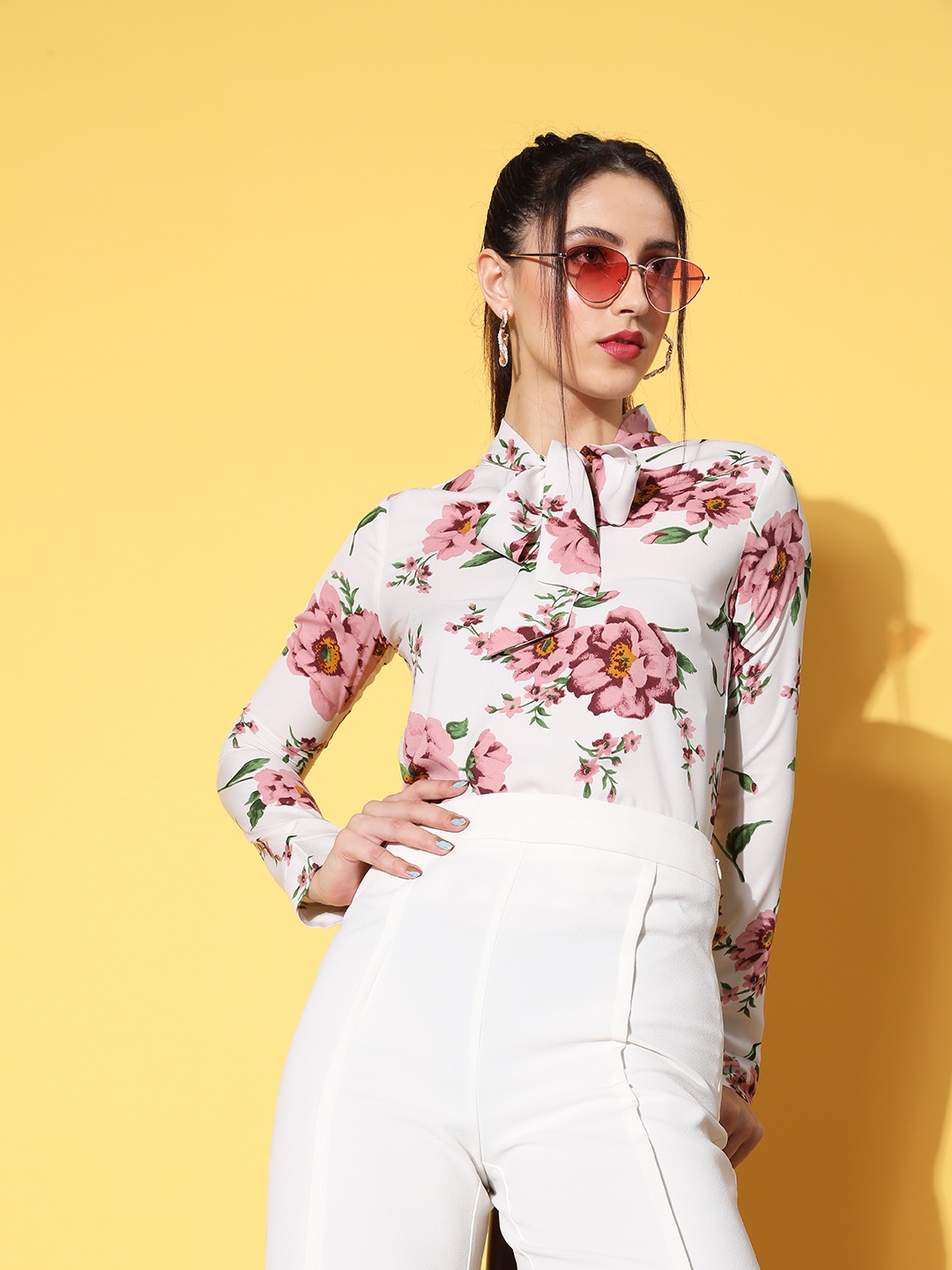 

Berrylush White Floral Vacay Attire