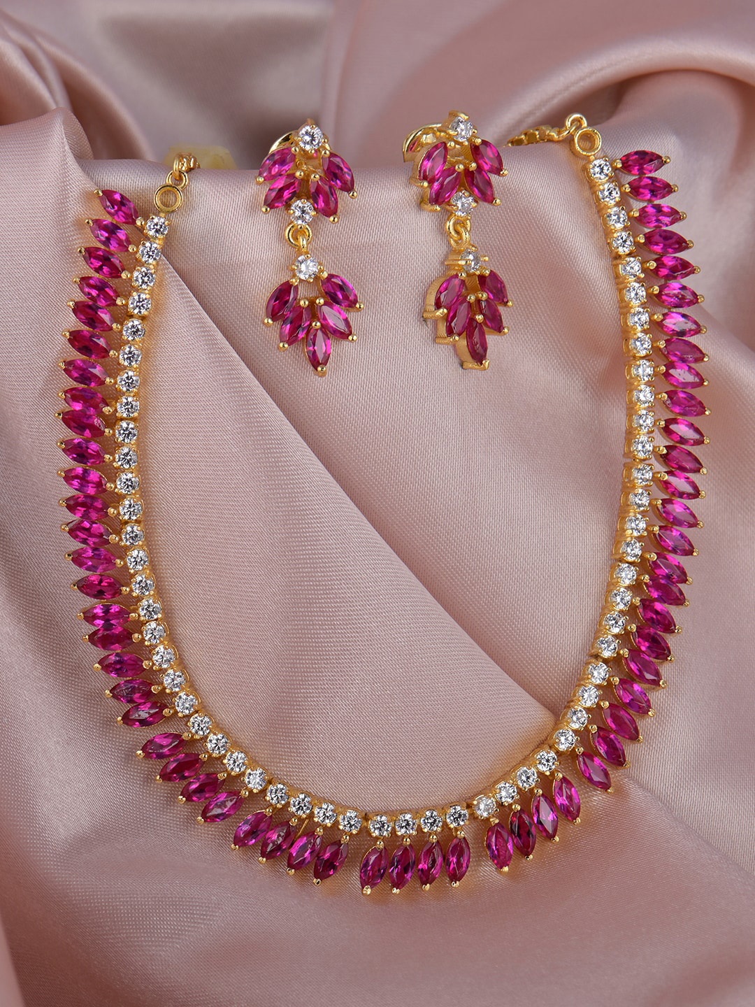 

GIVA 925 Sterling Silver 18k Gold Plated Embrace Pink Set with Earrings & Pendant