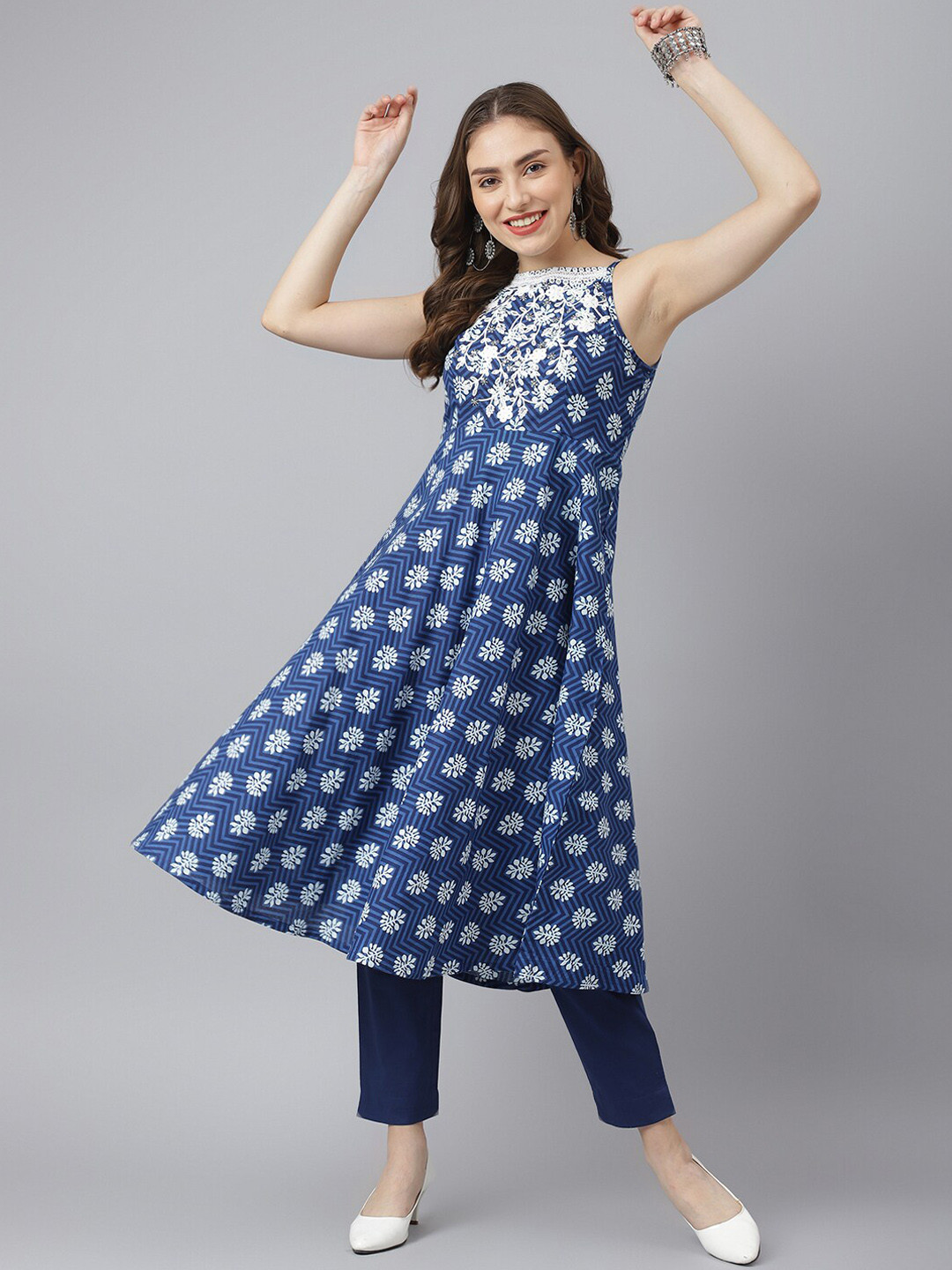 

SIAH Women Navy Blue Yoke Design Thread Work Pure Cotton Kurta with Trousers
