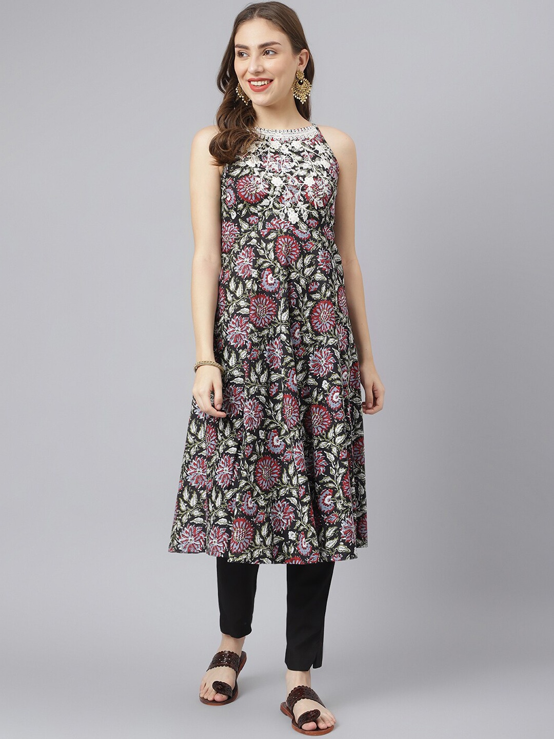 

SIAH Women Black Floral Printed Pleated Thread Work Pure Cotton Kurta with Trousers