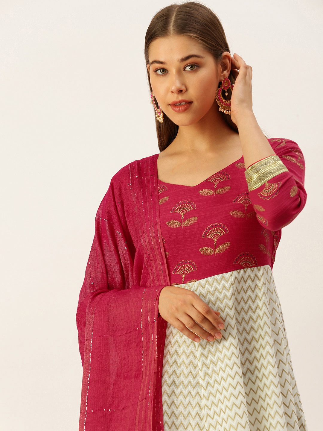 

MAAND Women White & Red Chevron & Floral Print Cotton Anarkali Kurta & Dupatta