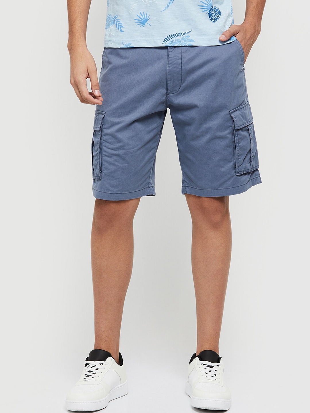 

max Men Blue Cargo Shorts