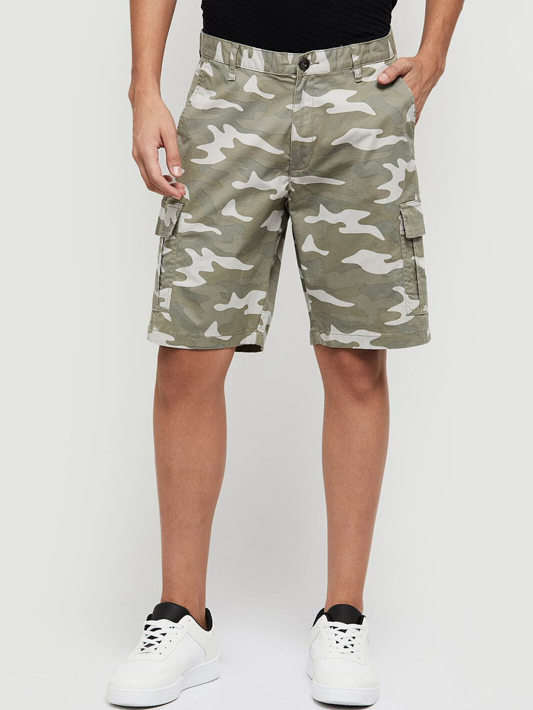 

max Men Grey Camouflage Printed Cargo Shorts