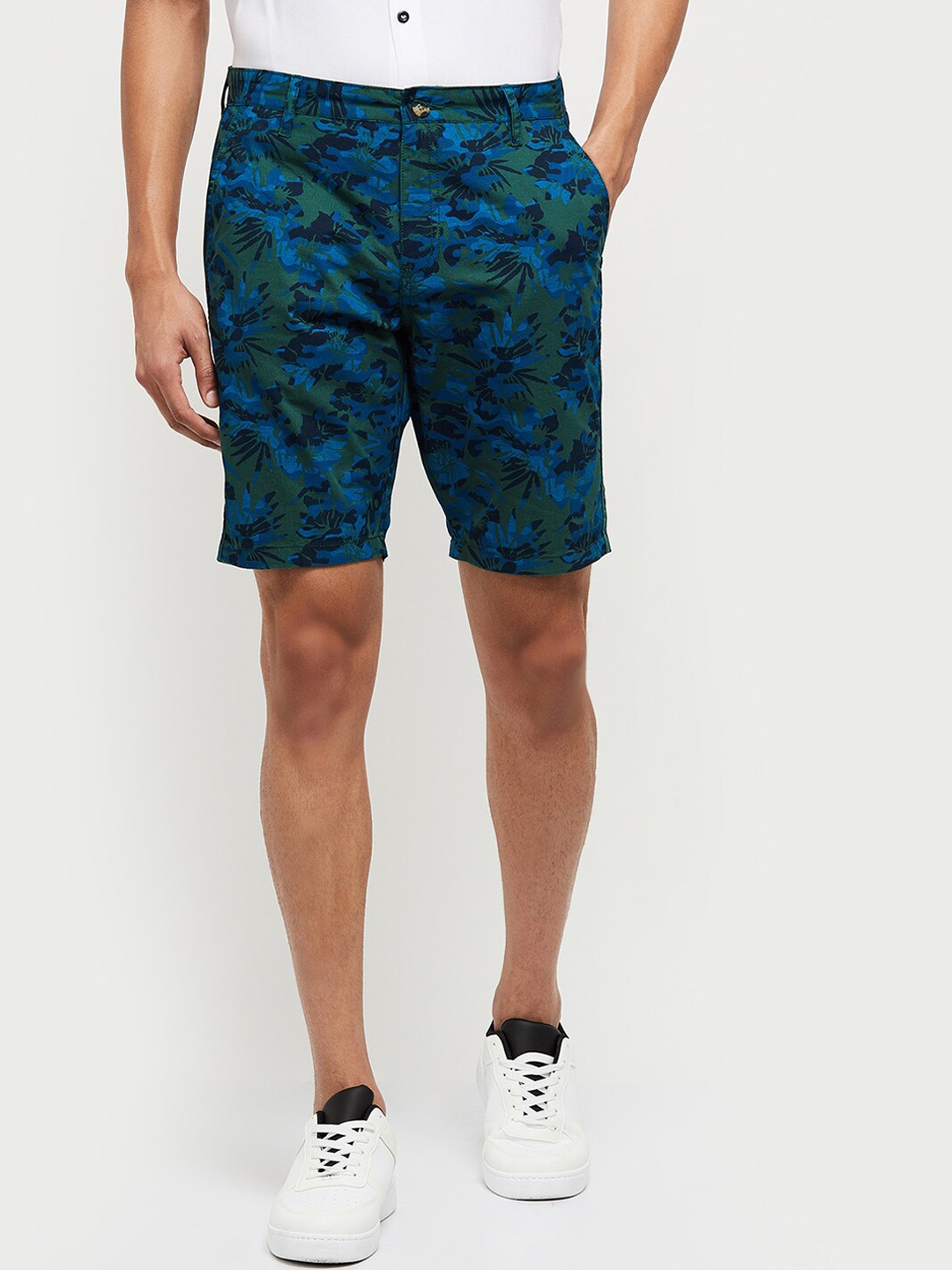 

max Men Green Floral Printed Chino Shorts
